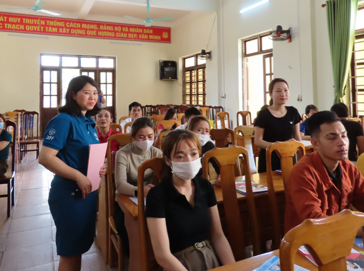 Nhiều người lao động tham gia buổi đối thoại
