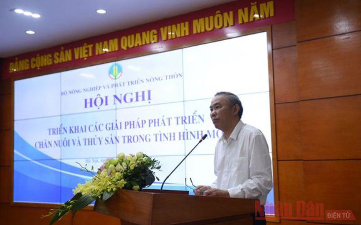 Thứ trưởng NN-PTNT Phùng Đức Tiến chỉ đạo tại Hội nghị.