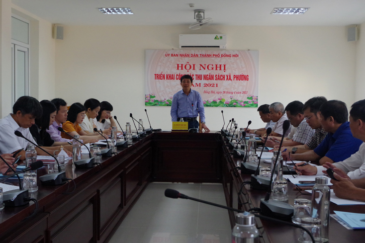 Đồng chí Chủ tịch UBND TP. Đồng Hới Hoàng Ngọc Đan chủ trì.hội nghị triển khai nhiệm vụ thu ngân sách xã, phường năm 2021. 