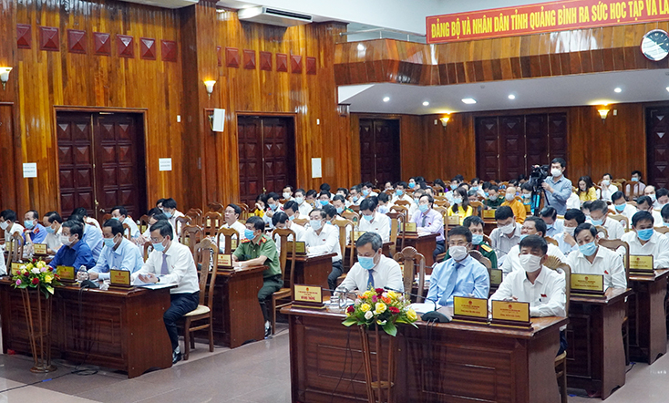 Các đại biểu dự kỳ họp.