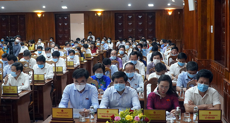 Các đại biểu dự kỳ họp.