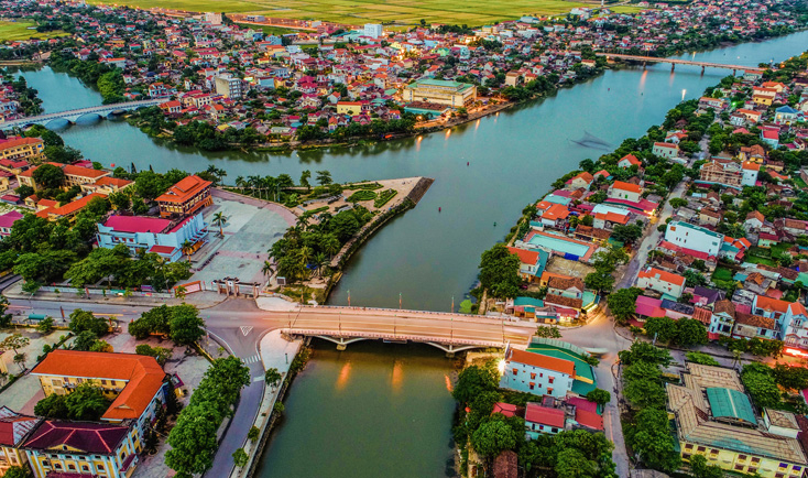 Làng mộc Quảng Cư nằm bên ngã ba sông Kiến Giang.