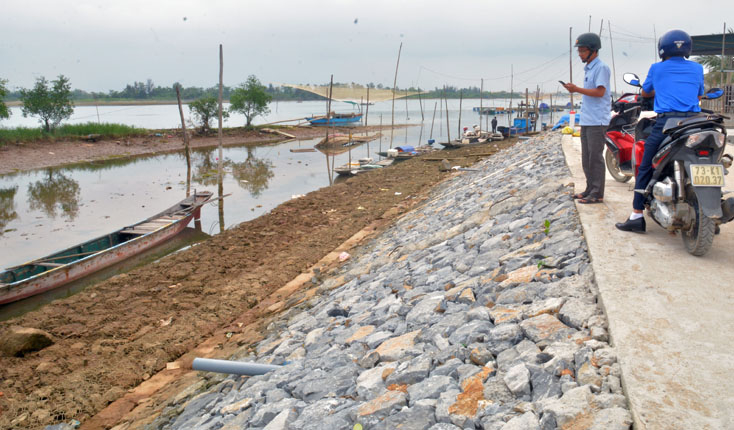 Xây kè chắn chống sạt lở ven sông là giải pháp tối ưu để bảo vệ đất đai, ổn định cuộc sống cho người dân.