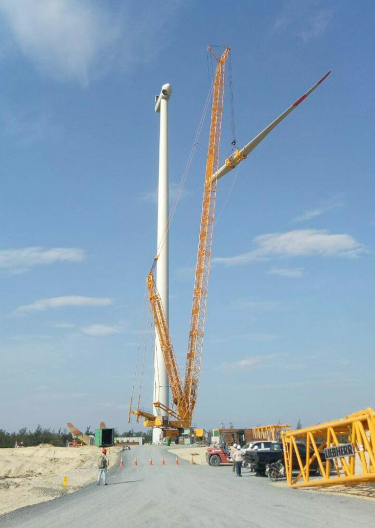 Dự án Cụm Trang trại điện gió BT1 và BT2-giai đoạn 1 có công suất 210MW của Công ty B&T đang hoàn thành việc lắp đặt các tua bin.