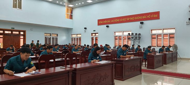 Các thí sinh tham gia hội thi pháp luật về dân quân tự vệ năm 2021.