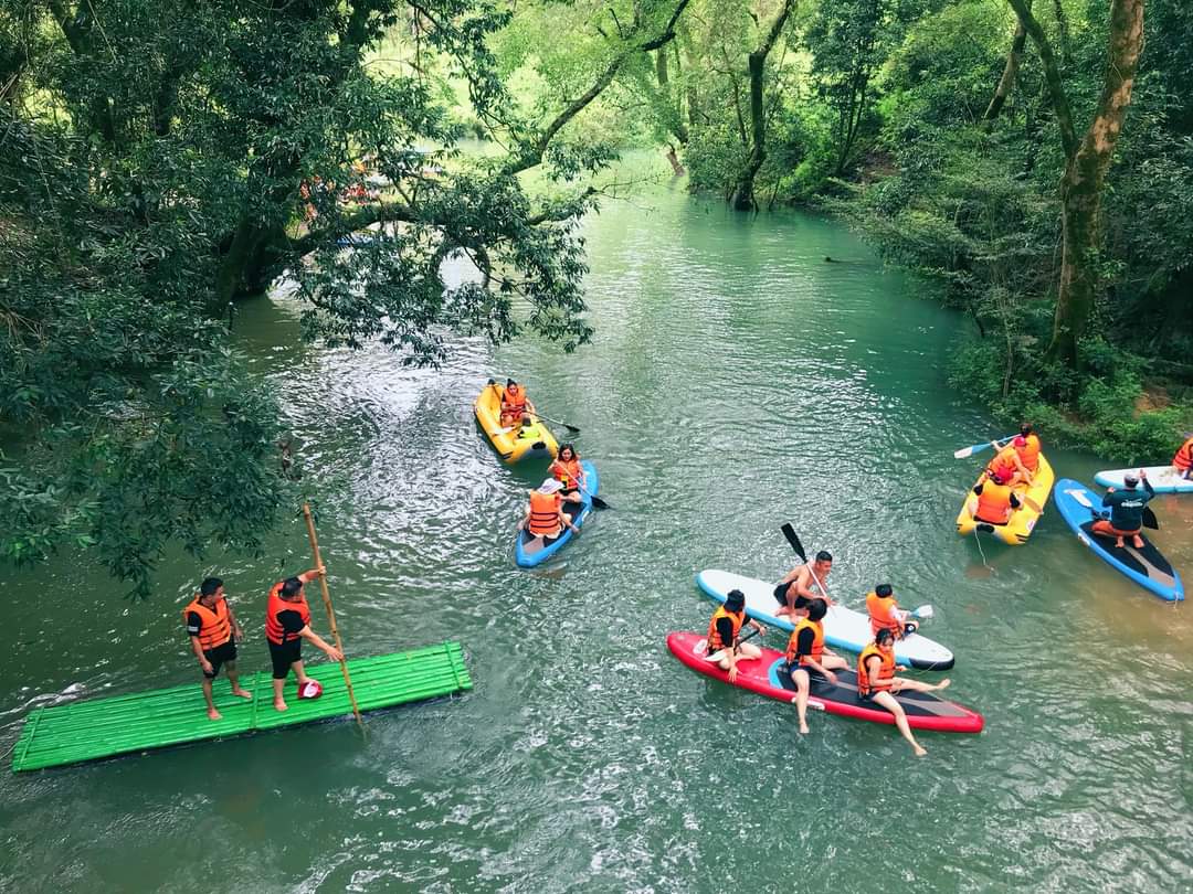 Công viên Ozo thu hút khá đông du khách đến tham quan trong dịp lễ 30-4 và 1-5.
