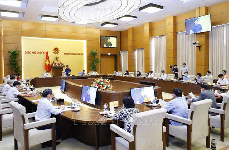 Quang cảnh buổi làm việc.