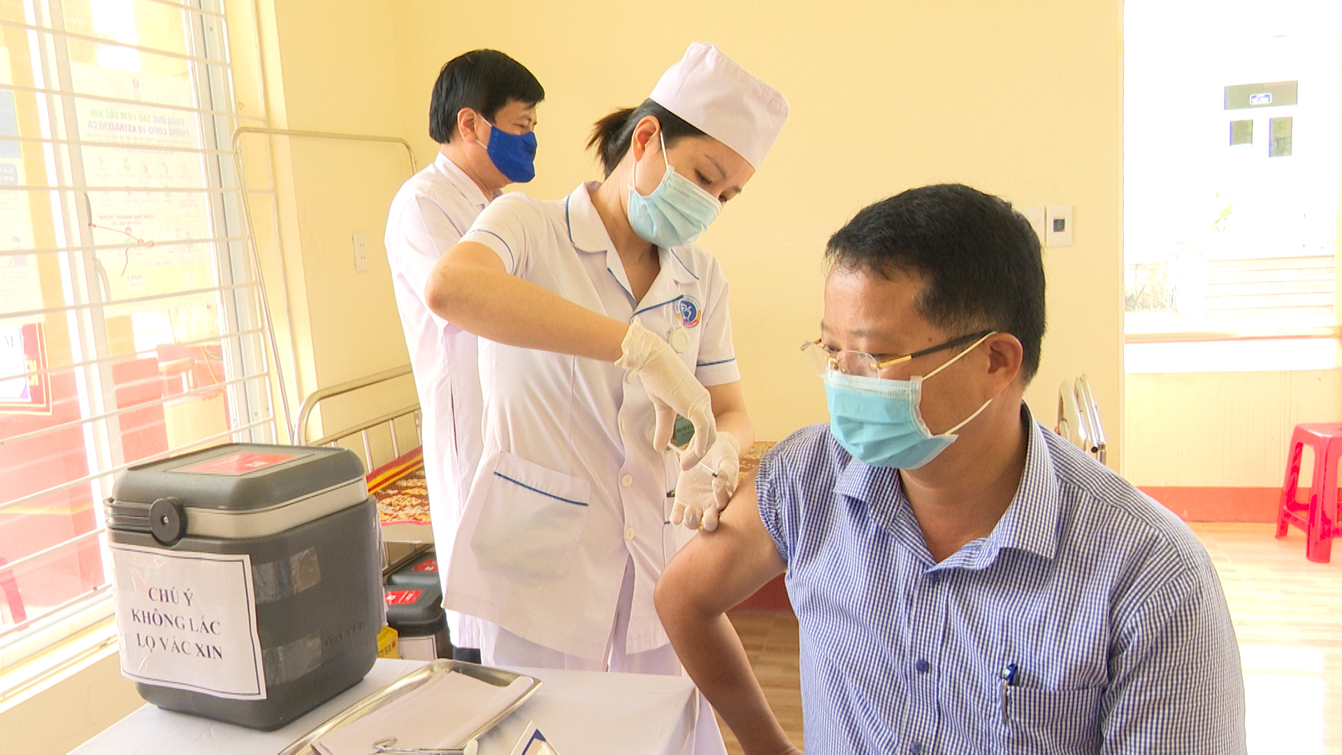 Công tác tiêm vắc xin phòng Covid-19 được thực hiện đúng quy trình.