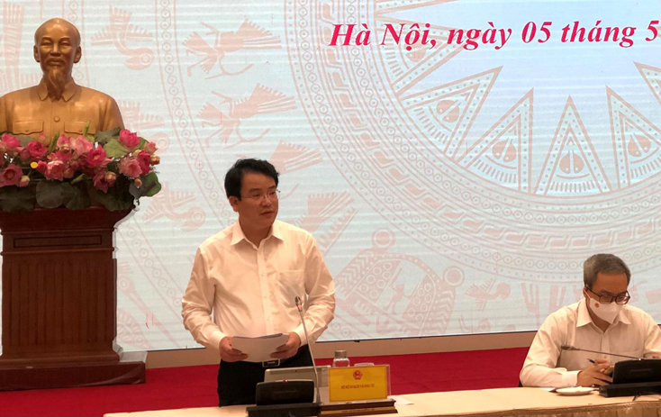Thứ trưởng Bộ Kế hoạch và Đầu tư Trần Quốc Phương cho biết đã có văn bản xây dựng đề cương dự kiến các giải pháp báo cáo Chính phủ về hỗ trợ người dân, doanh nghiệp bị ảnh hưởng bởi đại dịch COVID-19.