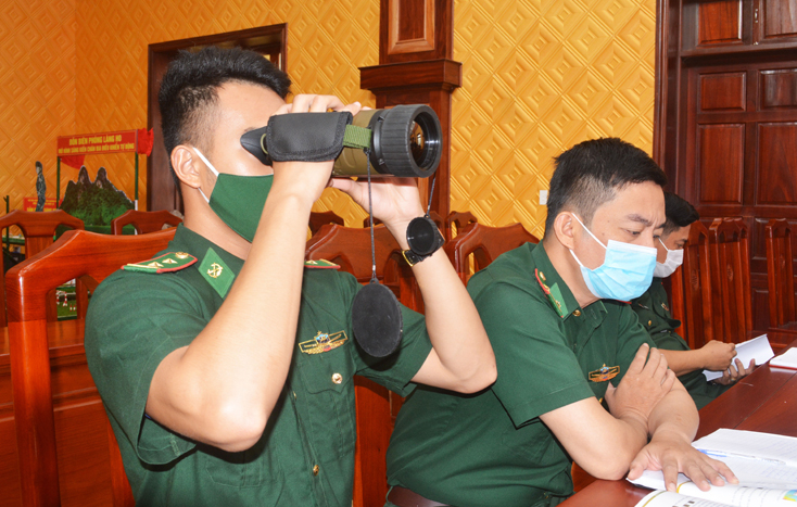 Học viên thực tập sử dụng thiết bị.