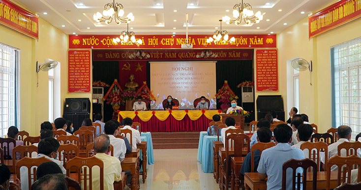 Toàn cảnh buổi tiếp xúc cử tri.