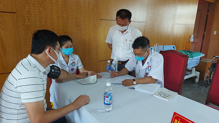 Bảo đảm an toàn tiêm chủng vắc xin phòng Covid-19 là nhiệm vụ được ngành Y tế hết sức chú trọng.