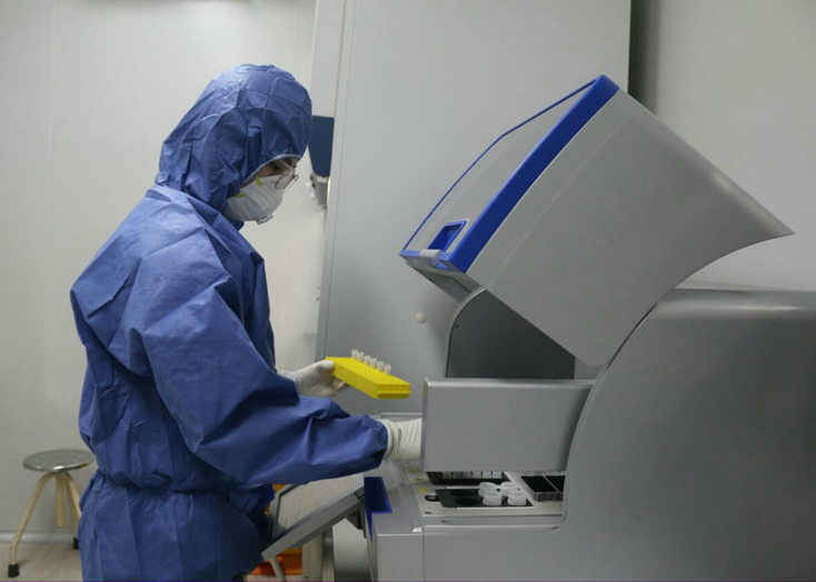 CDC Quảng Bình đang khẩn trương thực hiện xét nghiệm cho các trường hợp tiếp xúc gần với bệnh nhân  Covid-19.