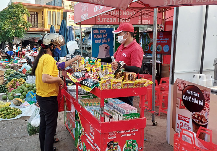 Người dân đã nêu cao ý thức trong việc sử dụng khẩu trang nơi công cộng.