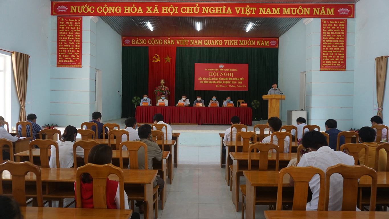 Toàn cảnh hội nghị TXCT tại xã Dân Hóa của các ứng chử viên HĐND tỉnh.