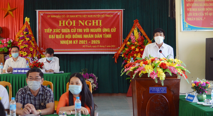 Thay mặt cho các ứng cử viên đại biểu HĐND tỉnh, ông Nguyễn Công Huấn, Ủy viên Ban Thường vụ Tỉnh ủy, Phó Chủ tịch Thường trực HĐND tỉnh báo cáo chương trình hành động trước cử tri.