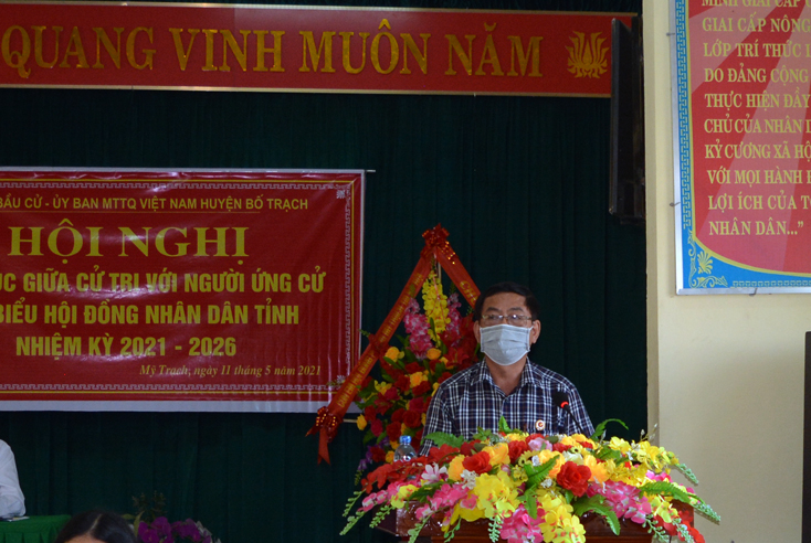 Ông Trương Đình Tuất, Trưởng ban Tổ chức-Kiểm tra Hội CCB tỉnh báo cáo chương trình hành động trước cử tri.
