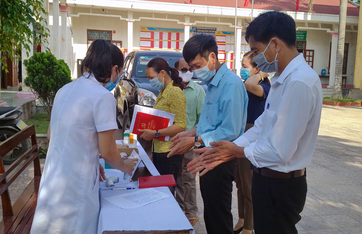 Công tác phòng chống dịch Covid-19 được chấp hành nghiêm túc trong các cuộc tiếp xúc cử tri.