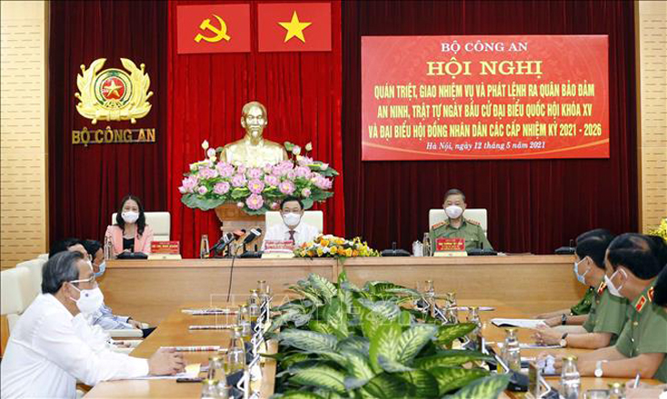 Chủ tịch Quốc hội Vương Đình Huệ dự Hội nghị toàn quốc quán triệt, giao nhiệm vụ và phát lệnh ra quân bảo đảm an ninh, trật tự ngày bầu cử đại biểu Quốc hội khóa XV.