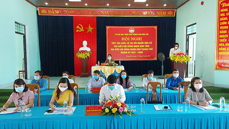 Ứng cử viên đại biểu HĐND tỉnh, HĐND T.P tiếp xúc với cử tri.