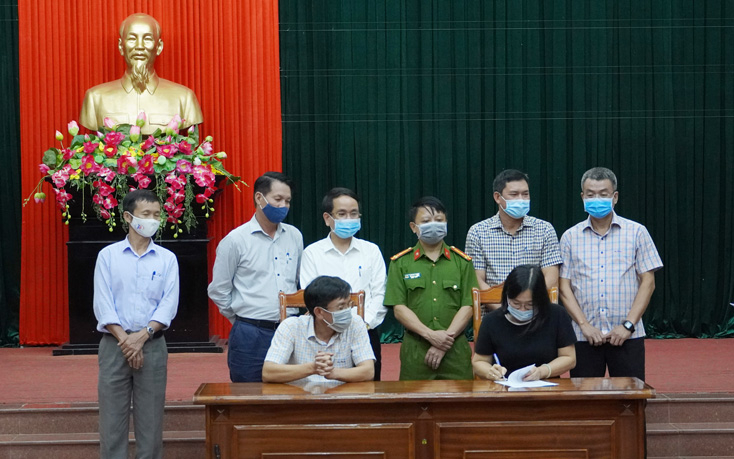 Các doanh nghiệp ký cam kết lộ trình thời gian hoàn thành nộp số tiền nợ thuế.
