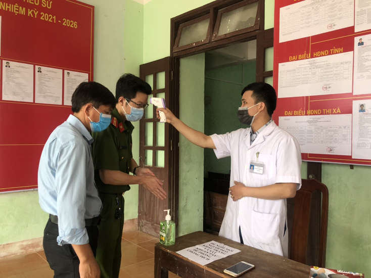  Các hội nghị tiếp xúc giữa cử tri với những người ứng cử đại biểu HĐND tỉnh thực hiện nghiêm công tác phòng, chống dịch Covid-19.