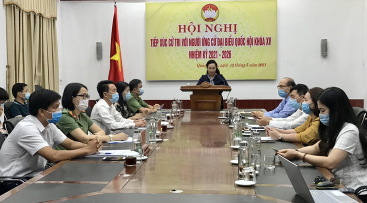 Đồng chí Chủ tịch Ủy ban MTTQVN tỉnh Phạm Thị Hân chủ trì hội nghị trực tuyến tiếp xúc giữa những người ứng cử ĐBQH khóa XV với cử tri huyện Quảng Ninh.