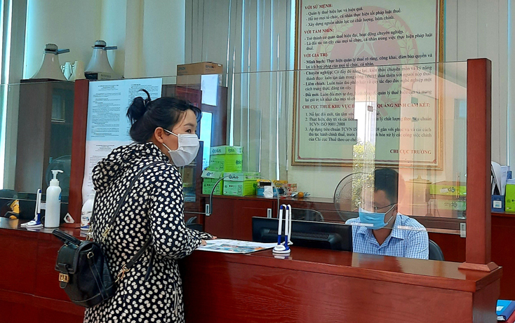 Người nộp thuế nộp giấy đề nghị gia hạn nộp thuế và tiền thuê đất  trực tiếp tại Bộ phận  