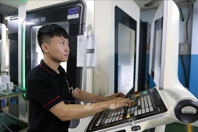 Sinh viên học nghề tại trường Trung cấp nghề Kỹ thuật Công nghệ Hùng Vương, Thành phố Hồ Chí Minh. Ảnh tư liệu: Thanh Vũ/TTXVN