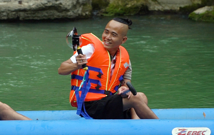 Travel blogger Tùng Nếm trong chuyến đi đến Quảng Bình vào tháng 4-2020. 