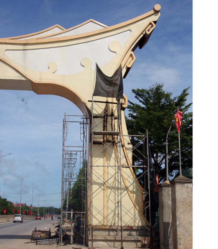 Tiếp tục xử lý phần cơ khí tại cổng chào phía Bắc