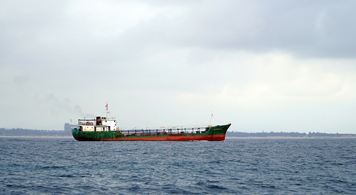 Tàu chở hàng tại đảo La.