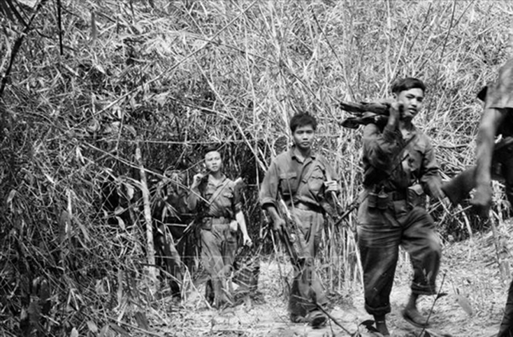  Bộ đội ta hành quân tham gia chiến dịch năm 1971. Ảnh tư liệu