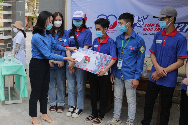 35 đội hình tình nguyện với 420 tình nguyện viên tham gia hỗ trợ
