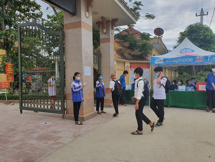 Thí sinh tham gia kỳ thi tại Trường THPT Lệ Thủy
