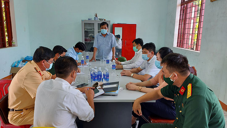 Đồng chí Đoàn Ngọc Lâm đánh giá cao những nỗ lực của chốt trong kiểm soát dịch bệnh.