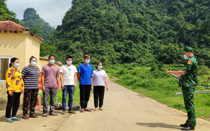 Bộ đội biên phòng tỉnh Cao Bằng bắt giữ các trường hợp nhập cảnh trái phép qua biến giới. Ảnh: BĐBP cung cấp