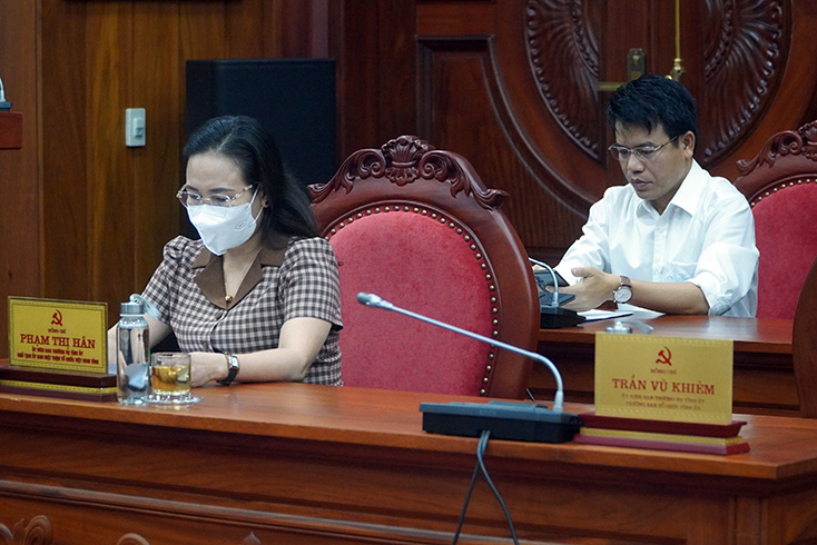 Các đại biểu dự lễ công bố.