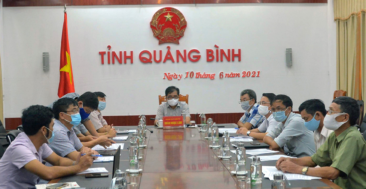 Đồng chí Phó Chủ tịch Thường trực UBND tỉnh Đoàn Ngọc Lâm chủ trì hội nghị trực tuyến tại điểm cầu tỉnh Quảng Bình.