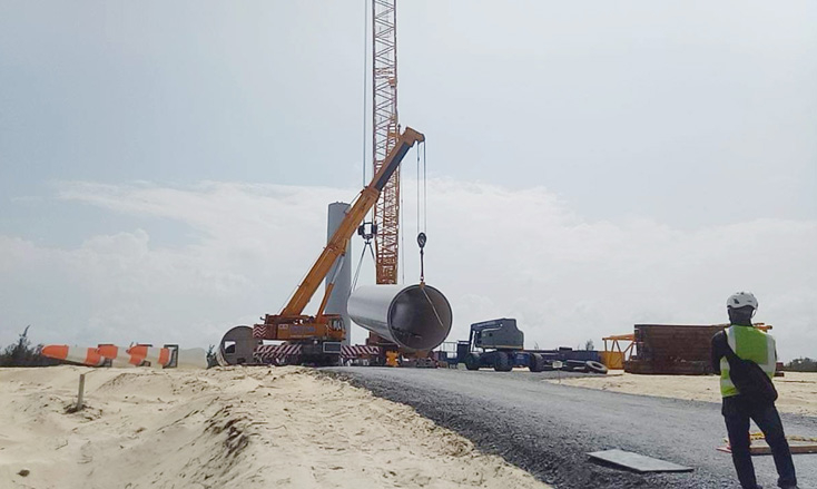 Có 18 trụ đã lắp dựng đến đốt số 3 đốt trong tổng số 6 đốt/trụ tuốc bin.