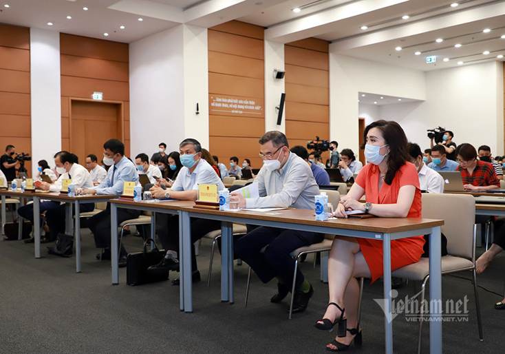 Các đại biểu dự nghe công bố kết quả bầu cử. Ảnh: Phạm Hải