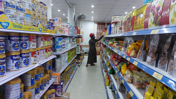 Xuất hiện ngày càng nhiều cửa hàng chuyên bán hàng ngoại trên địa bàn tỉnh, đặc biệt là ở TP. Đồng Hới.