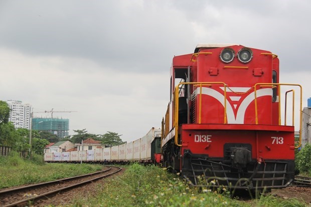  Đoàn tàu chuyên chở hàng bằng container đông lạnh. (Ảnh: HARACO cung cấp)