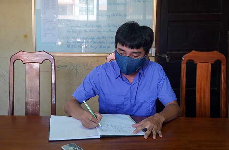 Anh Đặng Văn Thành, nhân viên bảo vệ trật tự tại chợ Nam Lý, TP Đồng Hới: Tôi rất tự hào và biết ơn sự quan tâm của tỉnh, thành phố đối với người lao động!