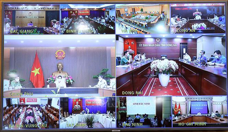 Lãnh đạo các tỉnh, thành phố tham dự cuộc họp trực tuyến. Ảnh: Phạm Kiên/TTXVN