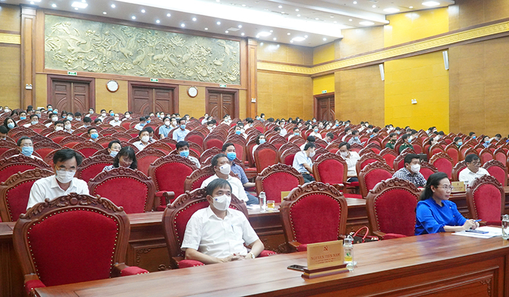 Các đồng chí lãnh đạo tỉnh dự hội nghị