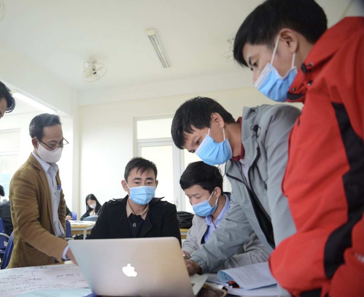 Giáo viên mùa dịch: Tạm dừng dạy học, không dừng bồi dưỡng nâng cao trình độ