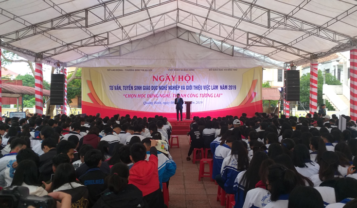 Học sinh tham gia tư vấn tuyển sinh sẽ chọn đúng hướng đi phù hợp với năng lực, sở trường và nhu cầu lao động của xã hội.