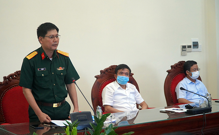 Các đại biểu dự buổi làm việc.