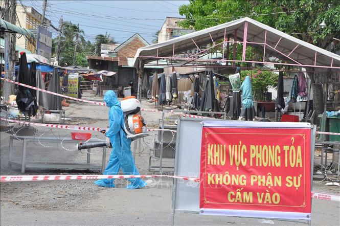  Phong toả khu vực có bệnh nhân COVID-19. Ảnh: TTXVN.